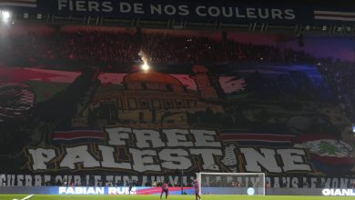 Atlético de Madrid : Un immense tifo et des banderoles en soutien à la Palestine et au Liban au Parc des Princes